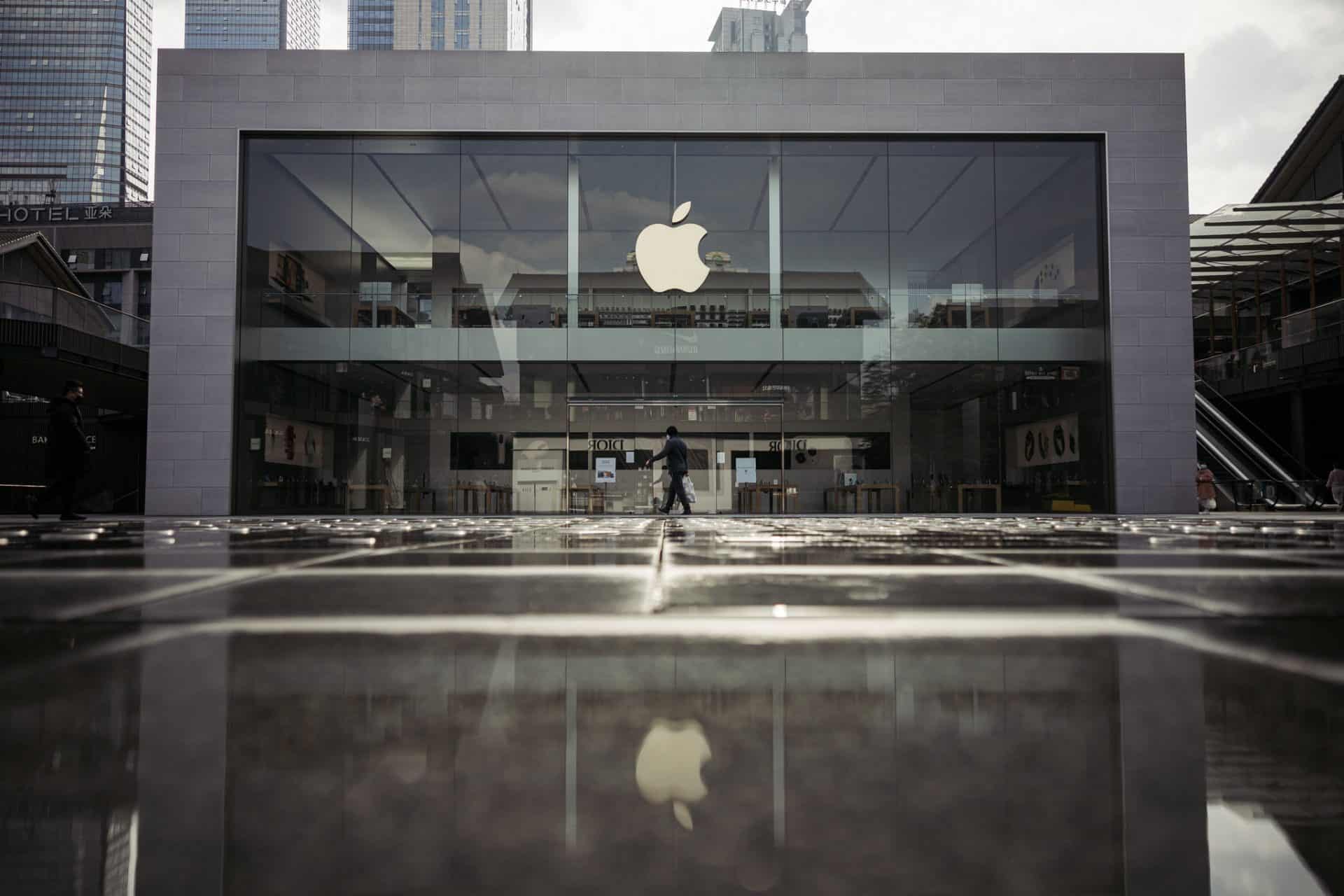 Apple asks employees to return to office from September