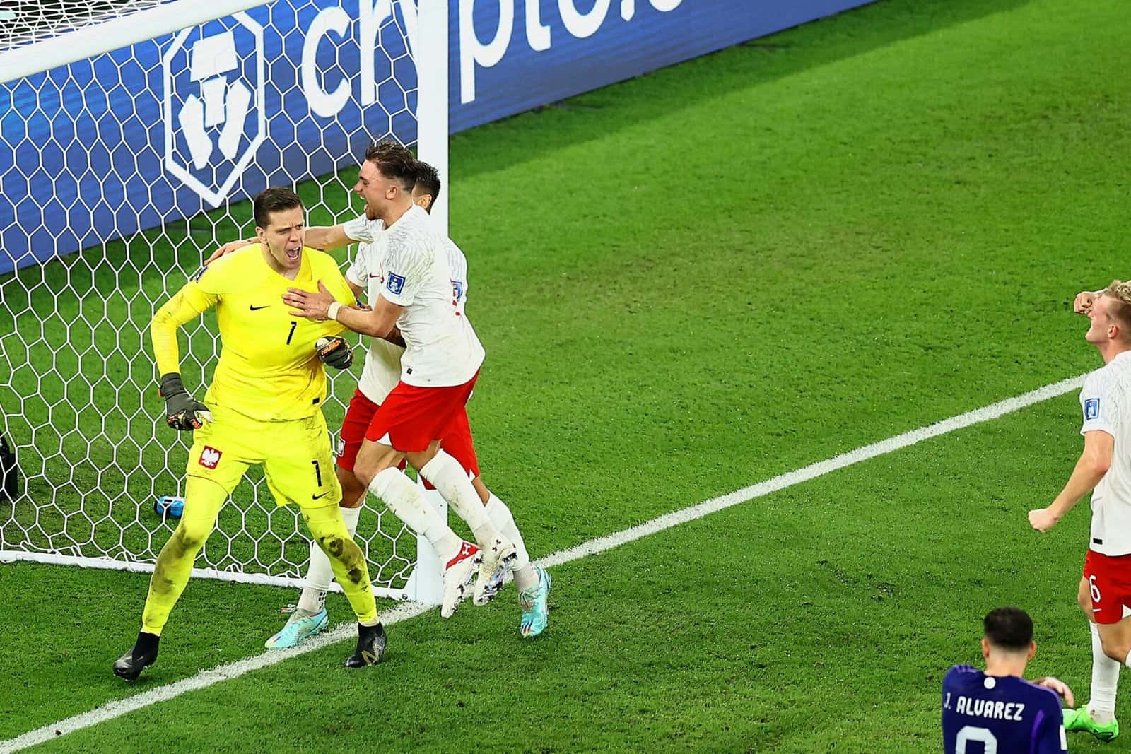 Wojciech Szczesny opens up about £100 on Lionel Messi before Argentina vs Poland penalty
