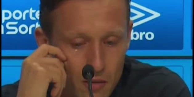 Lucas Leiva announces retirement from international football with teary eyes