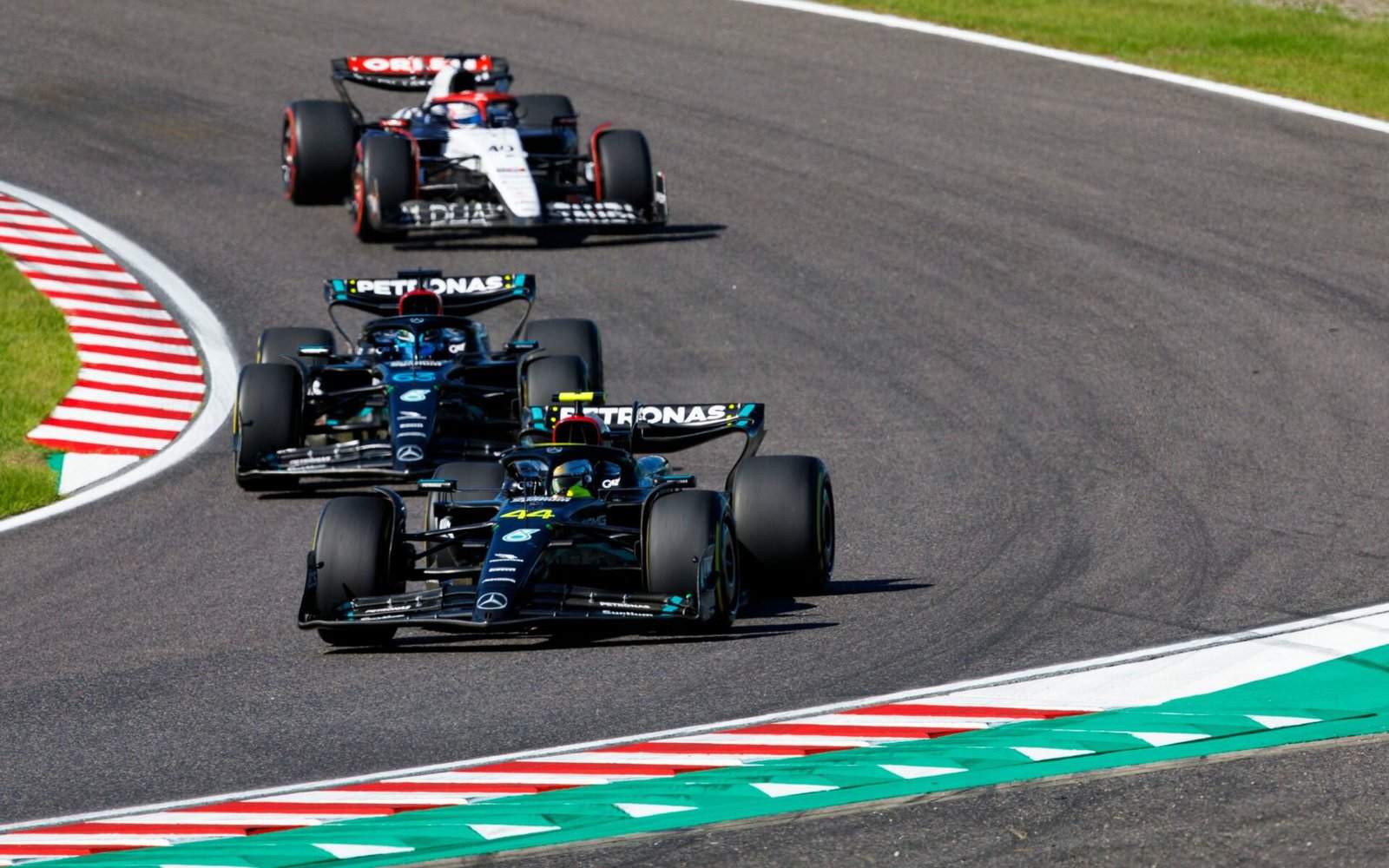 Lewis Hamilton criticises Mercedes strategy that 'made no sense' after he was told to give DRS to George Russell at Japanese Grand Prix
