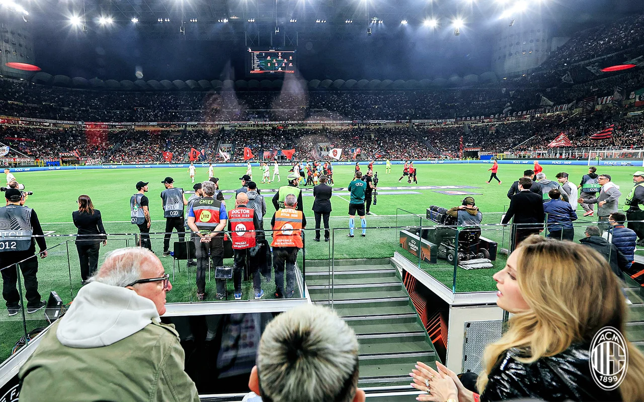 AC Milan Introduces New NBA-style Pitch-side Seats Between Dugouts at the San Siro